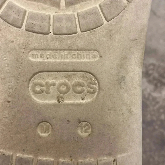 Crocs men leather slip on shoes - Picture 3 of 4